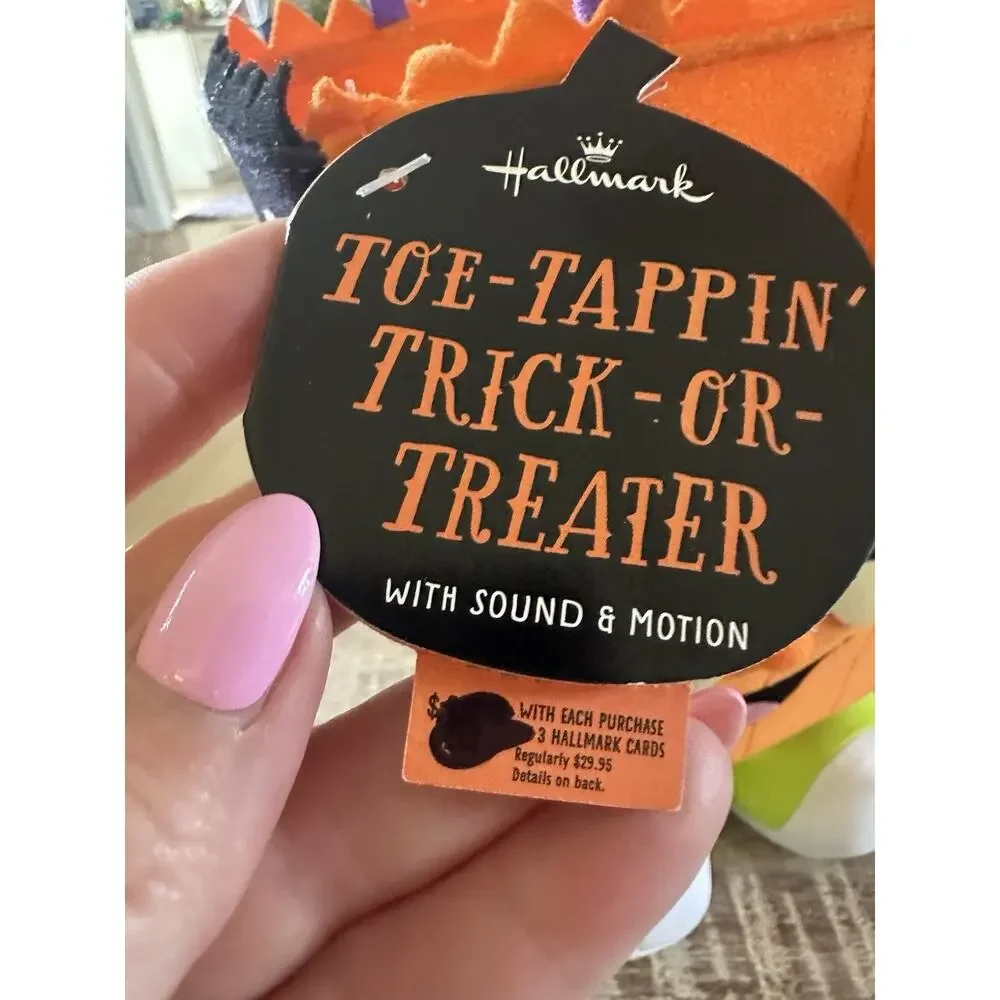 Hallmark Halloween Animated Toe Tappin Trick or Treat Talking Bag Does NOT Dance